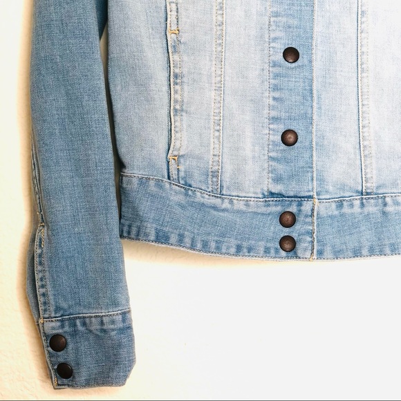 Lucky Brand Jean Jacket -Light Wash/ Stonewashed Snap Front Stetch Jean Jacket - Picture 7 of 9